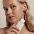 thumbnail image 4 of Leche facial Essence + Crema hidratante ligera ILIA The Base, 4 of 9