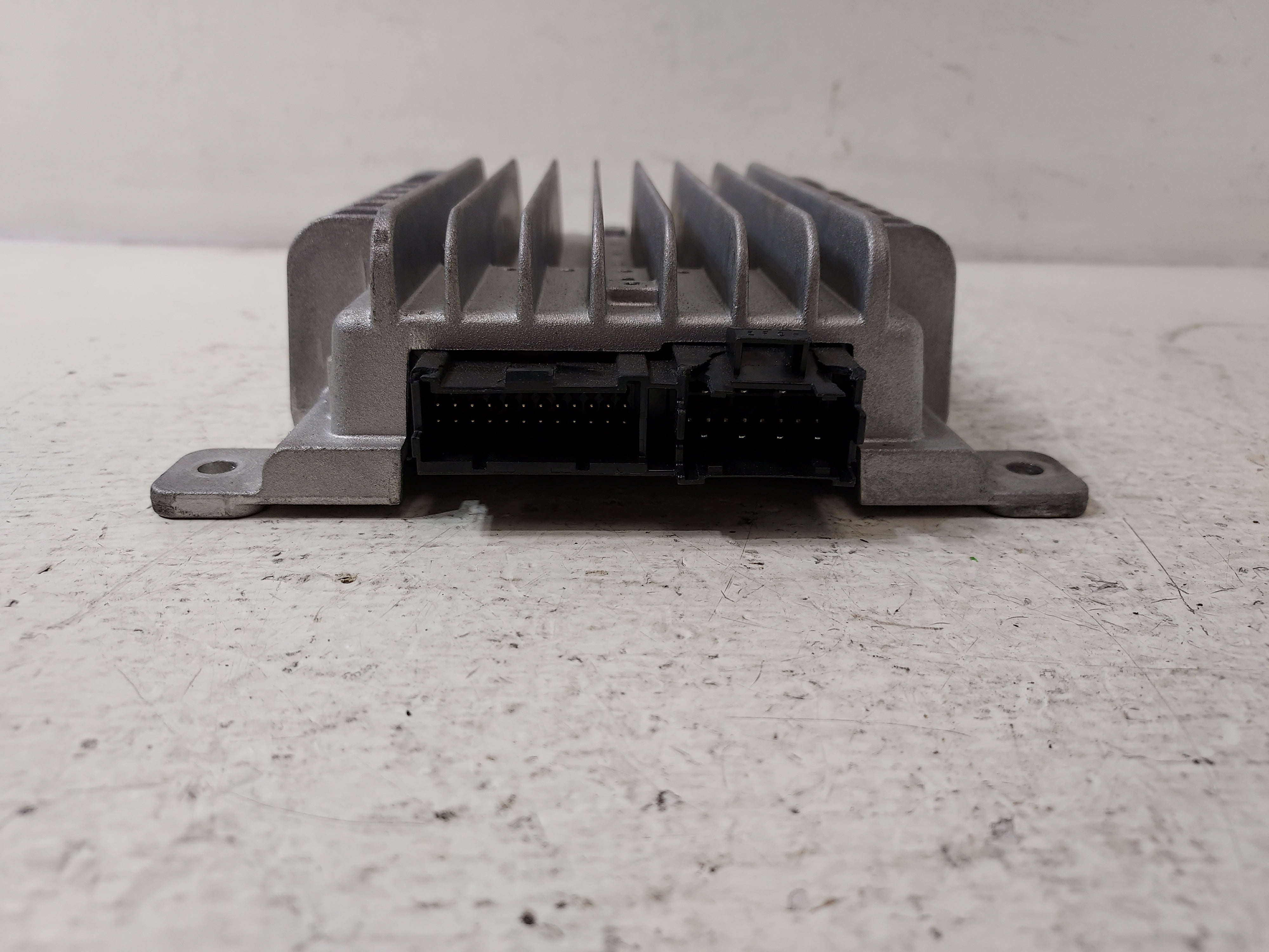 Pre-Owned 2005-2007 Nissan Murano Rear RH Floor Mount Amplifier OEM LKQ - Verify Specific Vehicle Fitment In Description - (Good)