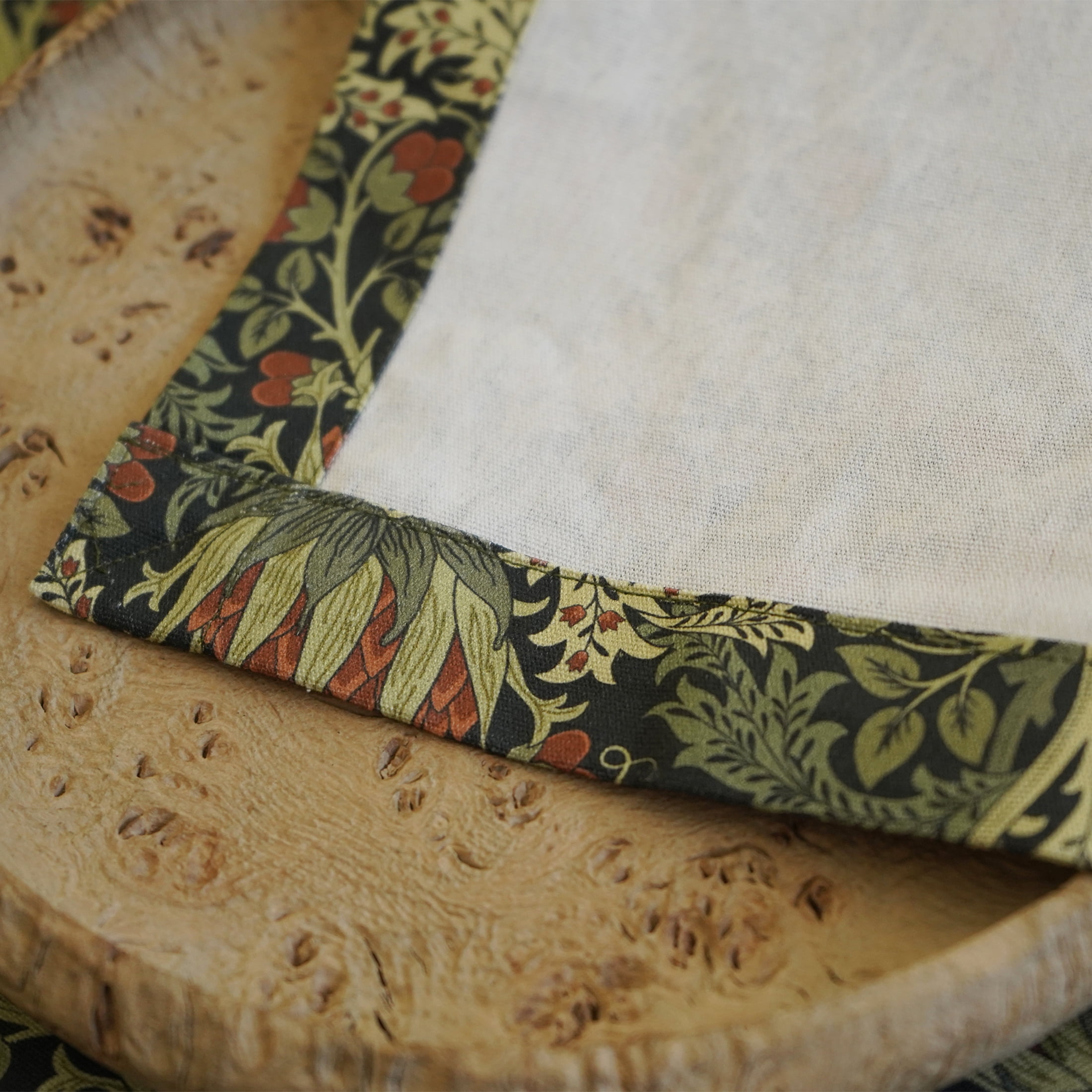 PATTERNLANDS Scottish Thistle Cotton Print Placemats - Set of 4, Floral Dining Table Décor, 14"x20"(L）