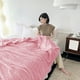 thumbnail image 4 of Manta de franela de 200 x 180 cm, ideal para la cama, el sofá o como manta calentita. Suave franela color leche, tamaño grande, fácil de plegar y transportar. Perfecta para el dormitorio., 4 of 9