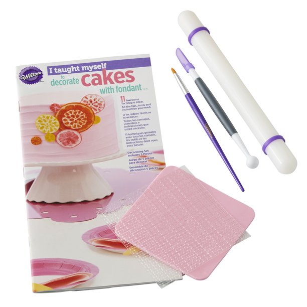 Wilton "I Taught Myself To Decorate Cakes With Fondant" Book Set