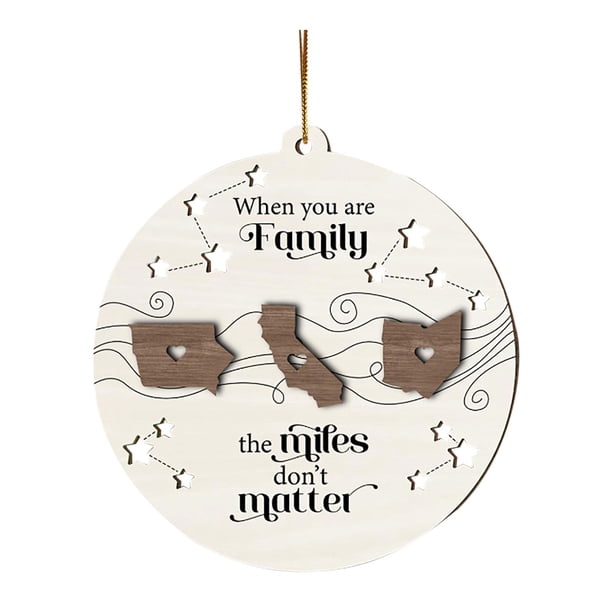 Cuando Eres Familia, Las Millas No Importan. Millas De Distancia. Familia Lejana. Amigos. Hermanos. Hermanas. Mapa Del Estado. Adorno De Madera De 2 Capas. Colgante De Madera Navideño.