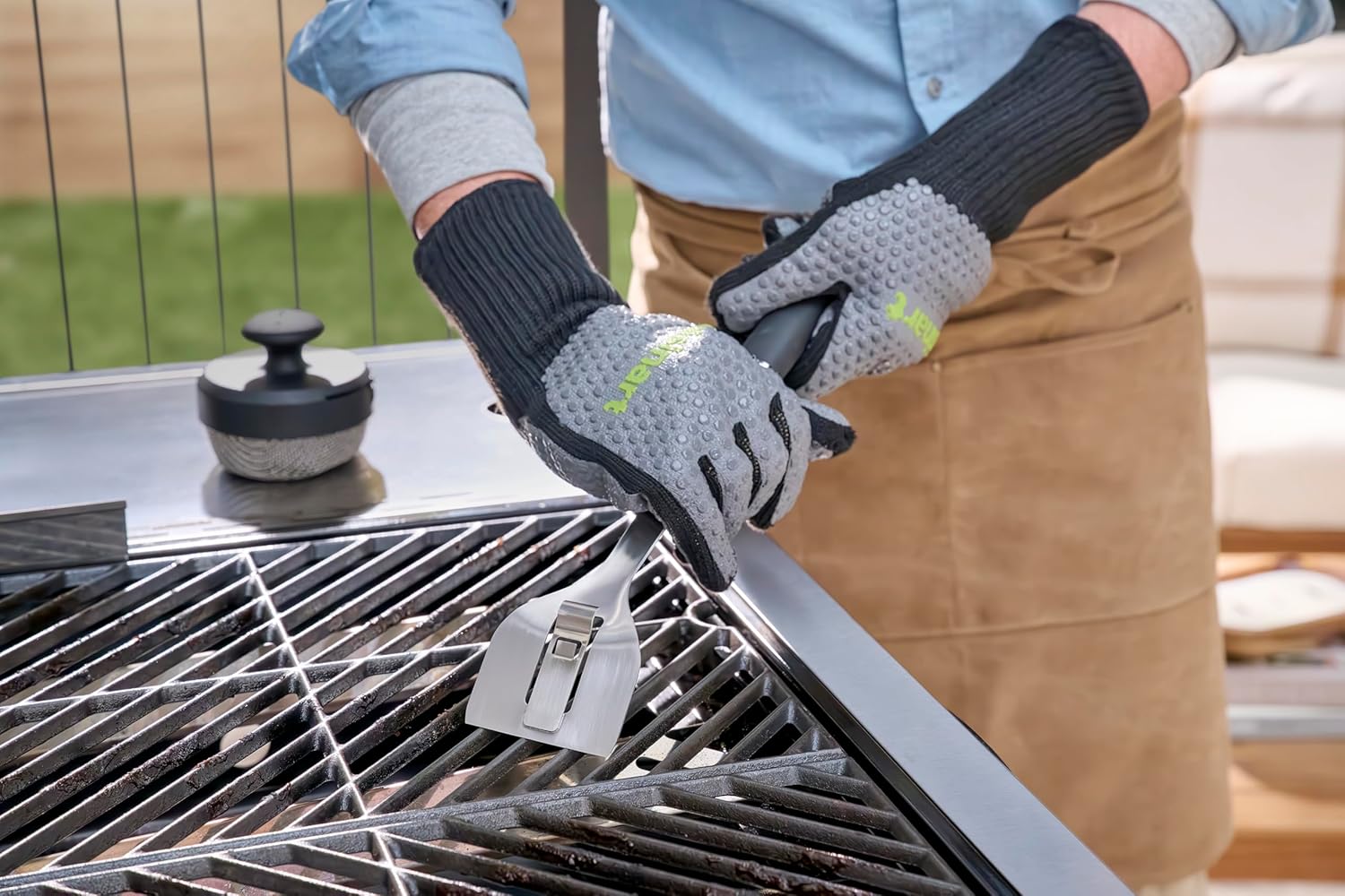 Cuisinart 3-in-1 Chainmail Grill Cleaner, Bristle-Free BBQ Scrubber