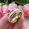 thumbnail image 4 of Anillos de tungsteno JAMW dorado de 8mm para hombre y mujer, 4 of 5