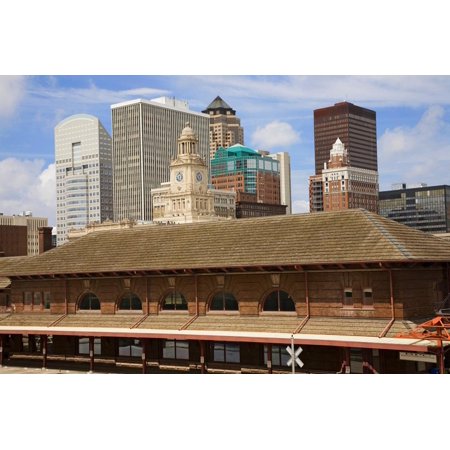 Old Railroad Station Framing View Of Des Moines Skyline Capital