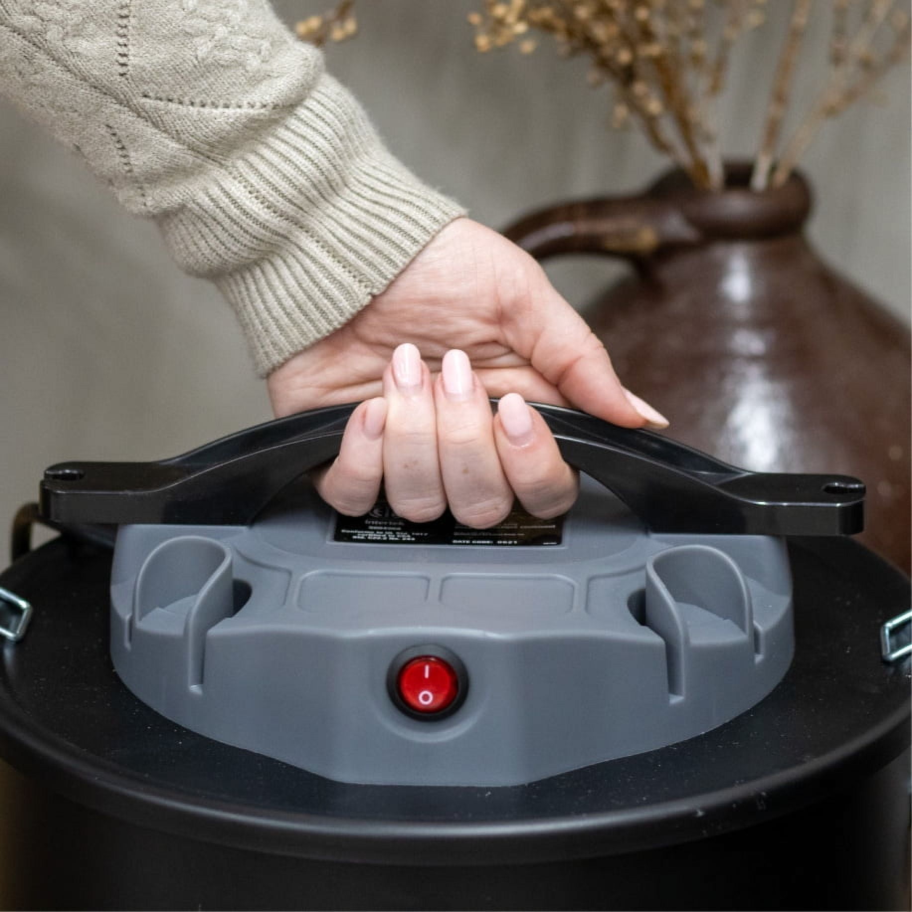 Cleveland Iron Works 6.5 Gallon Ash Vacuum Cleaner Black