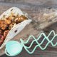 thumbnail image 3 of KAKOWELY Soporte de plástico para tacos con 4 ranuras para servir wraps de pollo, burritos y tacos, ideal para fiestas mexicanas, festivales y suministros para fiestas., 3 of 5
