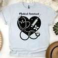 thumbnail image 1 of T-Shirt Graphique d'Assistant Médical avec Cœur et Stéthoscope, Cendre, Taille M, 1 of 6