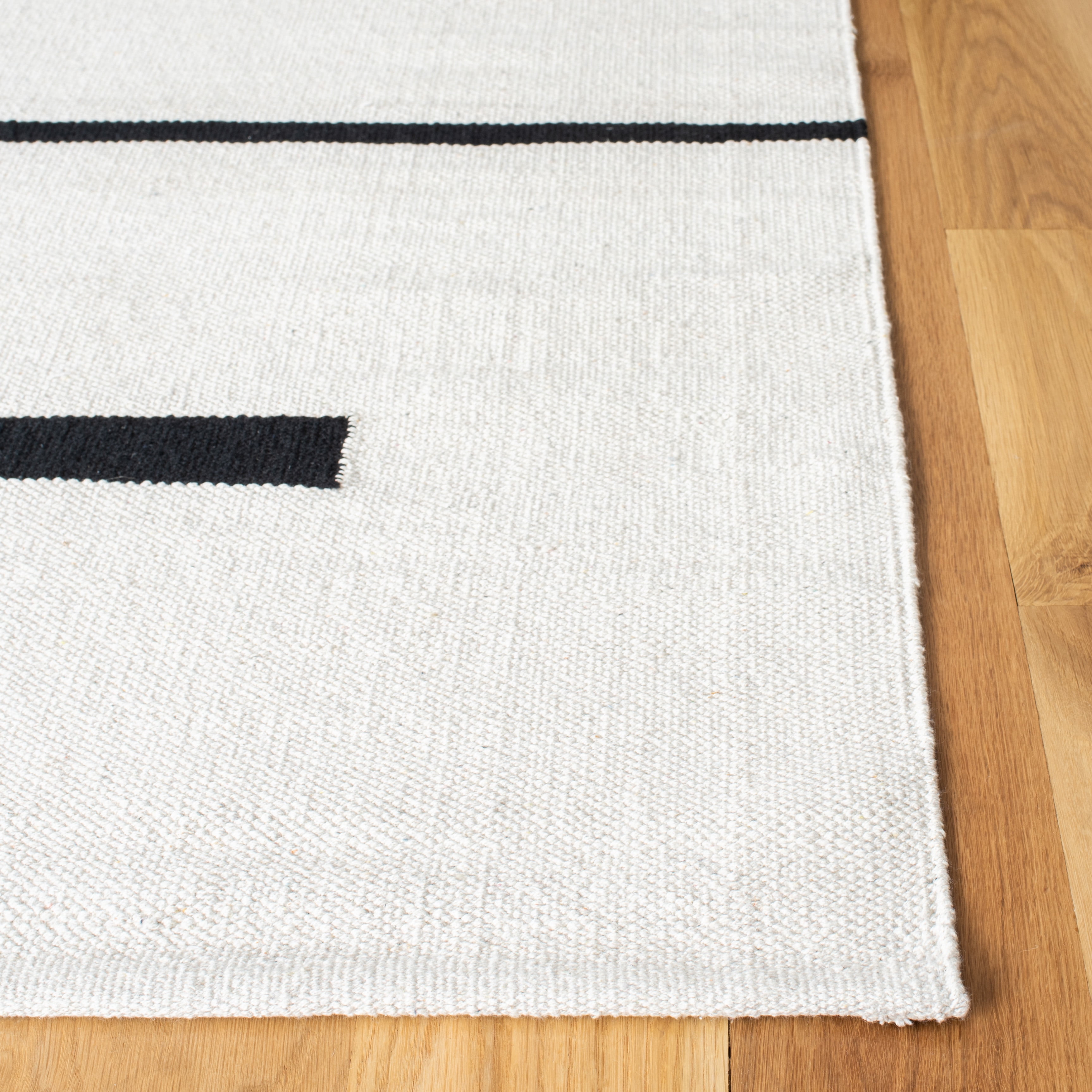 SAFAVIEH Montauk Oswald Geometric Striped Cotton Area Rug, Ivory/Black, 8' x 8' Round