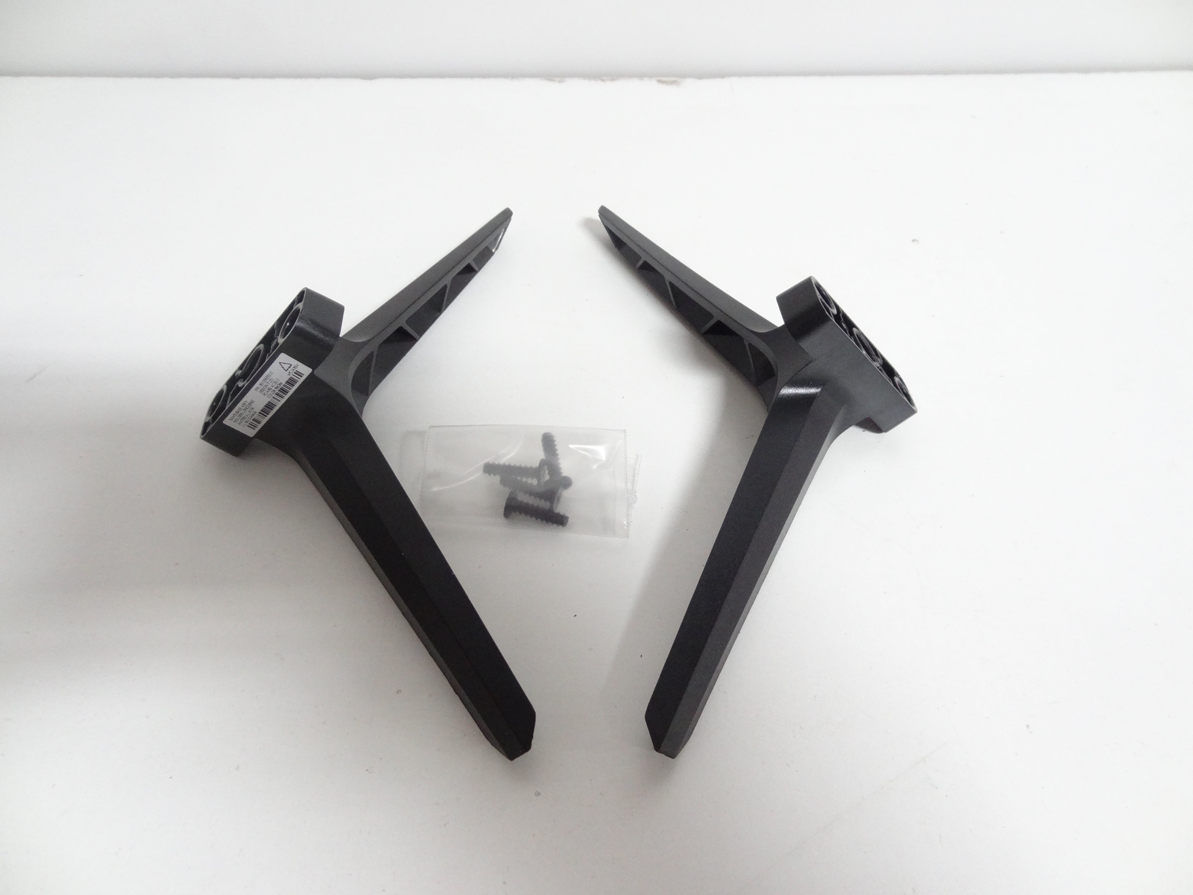 Vizio D32HF0 Stand Legs W/Screws NEW