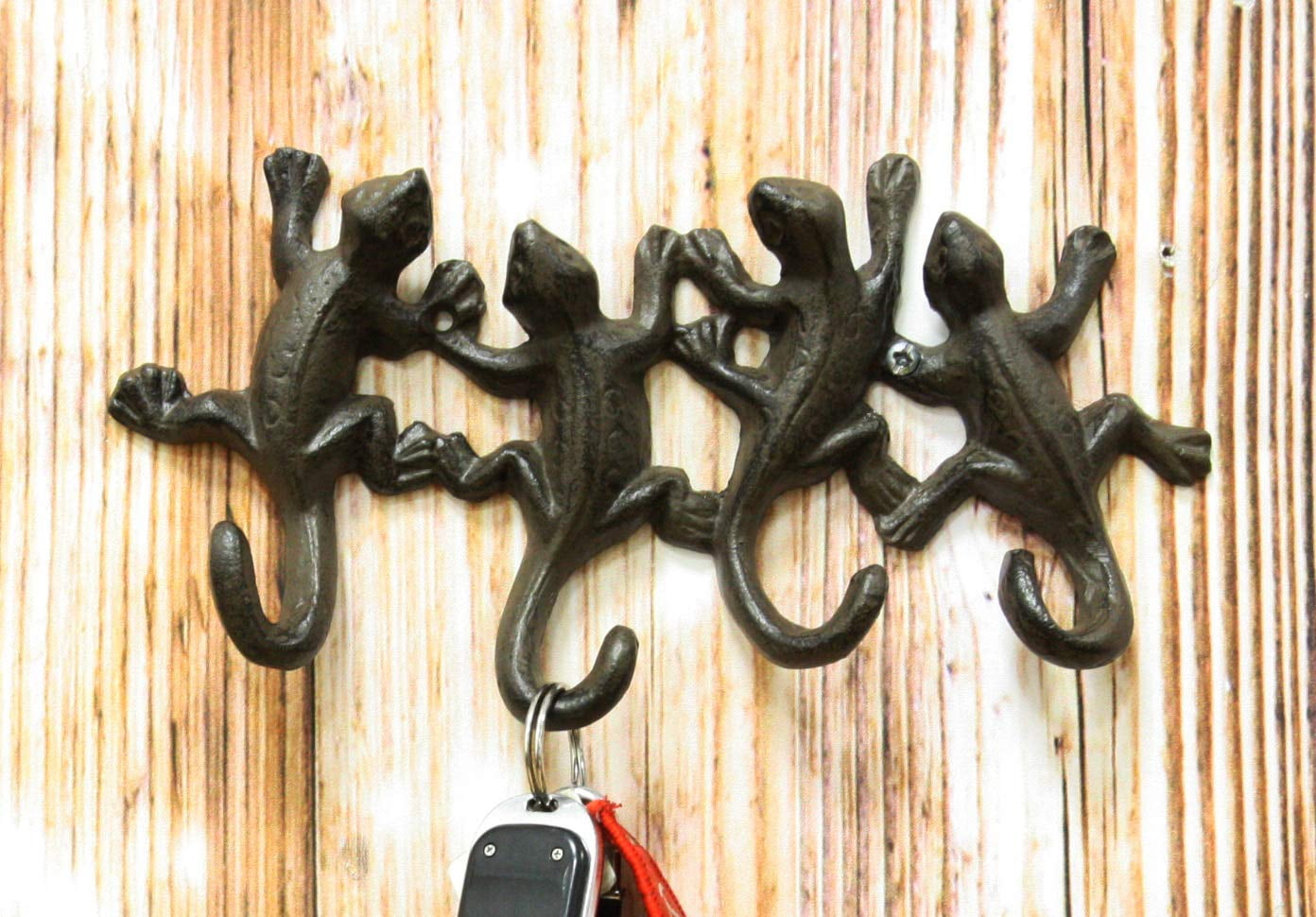 Ebros Cast Iron Rustic Animal Reptile Gecko Lizards Tails 4 Pegs Quad