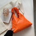 thumbnail image 4 of Nuevo bolso de hombro de PU portátil para mujer con diseño de nicho francés plisado en forma de nube rómbica color naranja, 4 of 5
