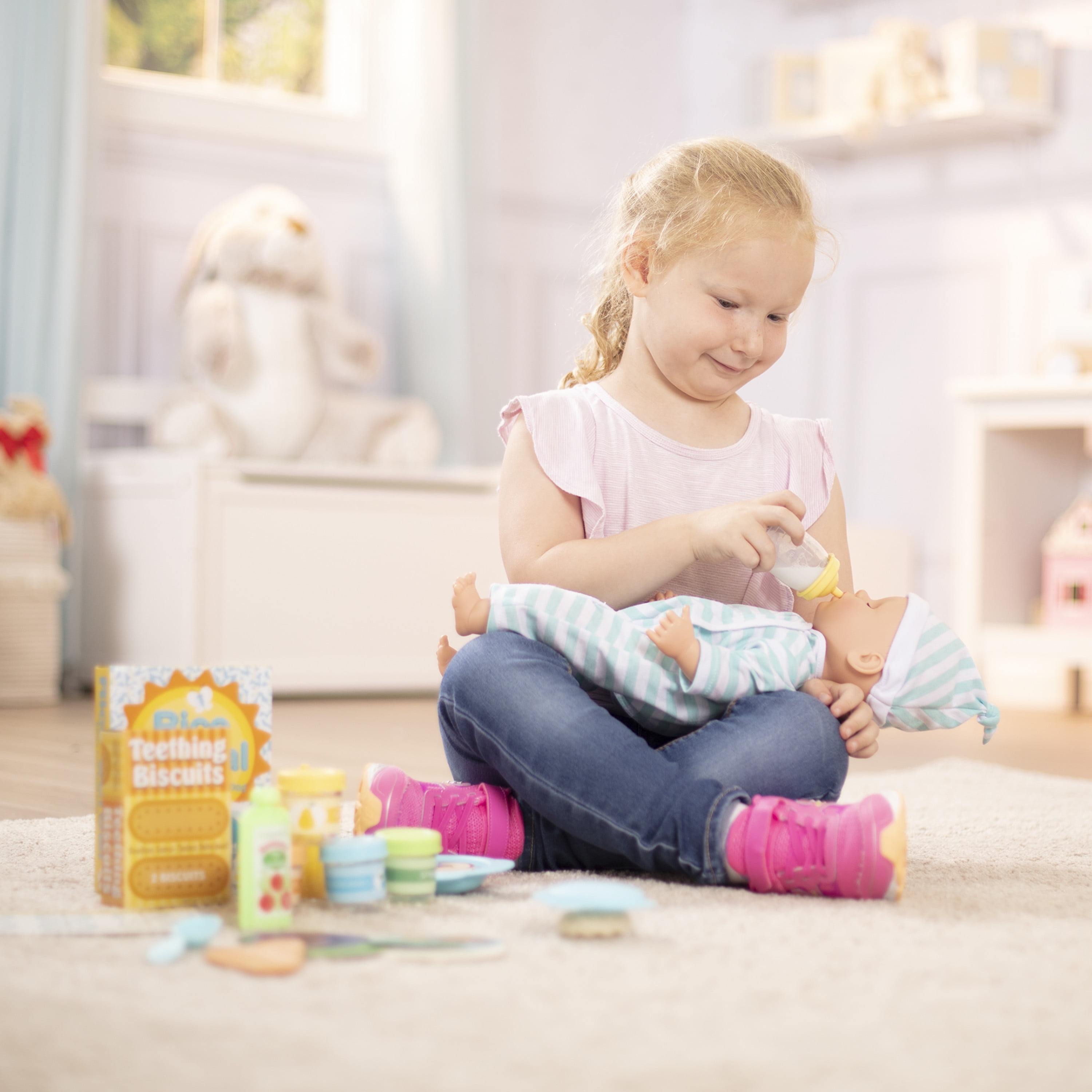 Melissa & Doug Mine to Love Mealtime Play Set for Dolls with Bottle, Pretend Baby Food Jars, Snack Pouch, More (24 pcs)