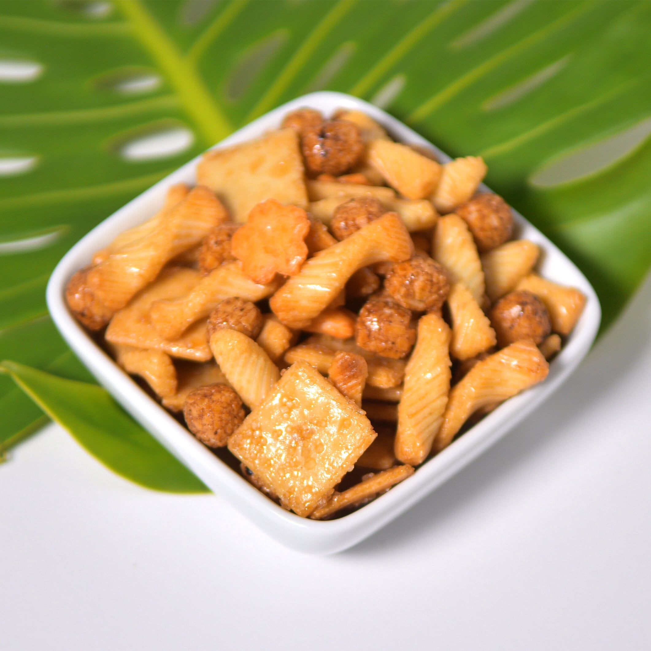 Enjoy Sweet and Salty Mix (6 oz), Contains Soy, Wheat, and Fish, Resealable Bag