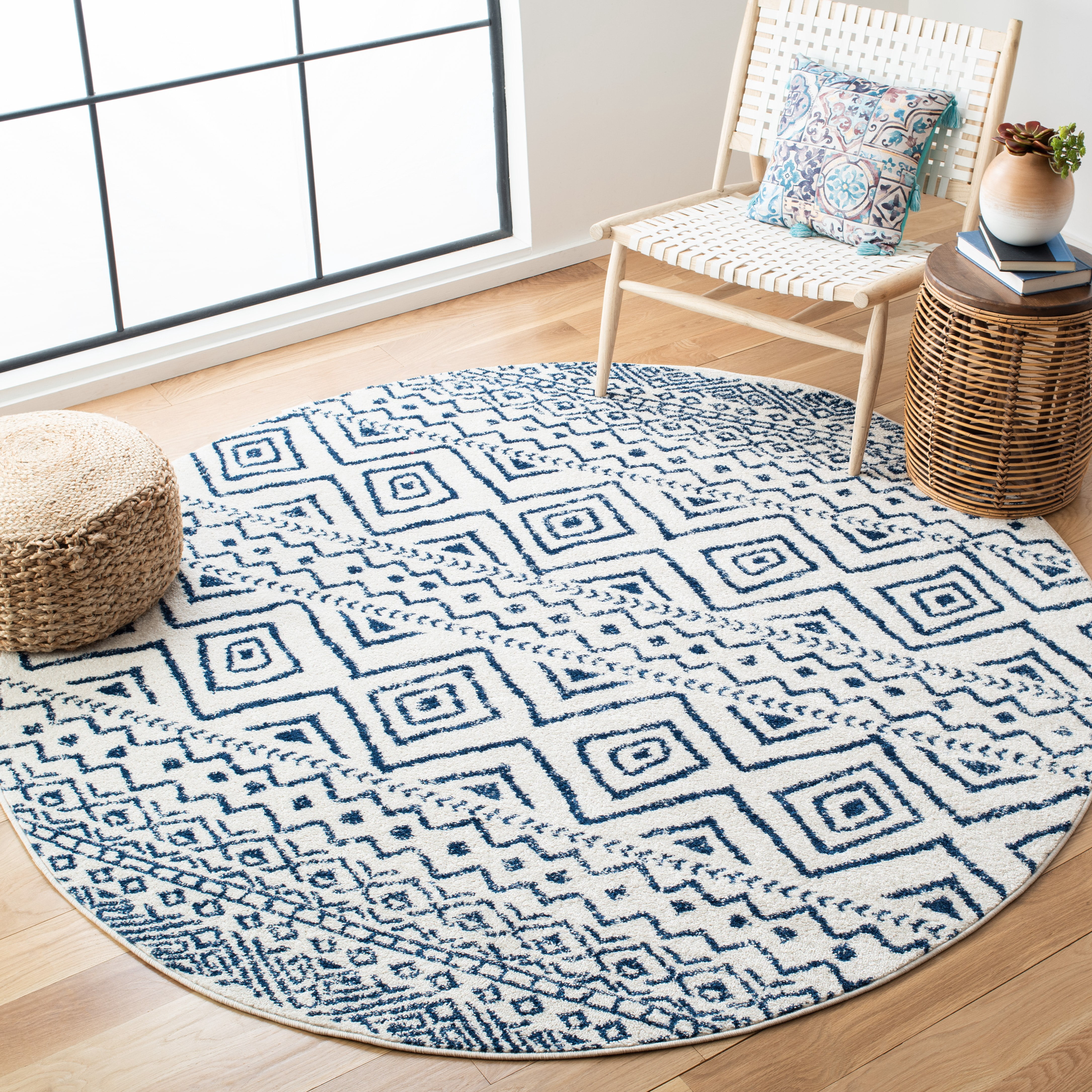 SAFAVIEH Tulum Merletta Oriental Area Rug, Ivory/Navy, 5' x 5' Round
