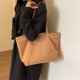 thumbnail image 4 of Bolsos de piel sintética para mujer estilo informal bolso de hombro para otoño e invierno para ir de compras y viajar, 4 of 9
