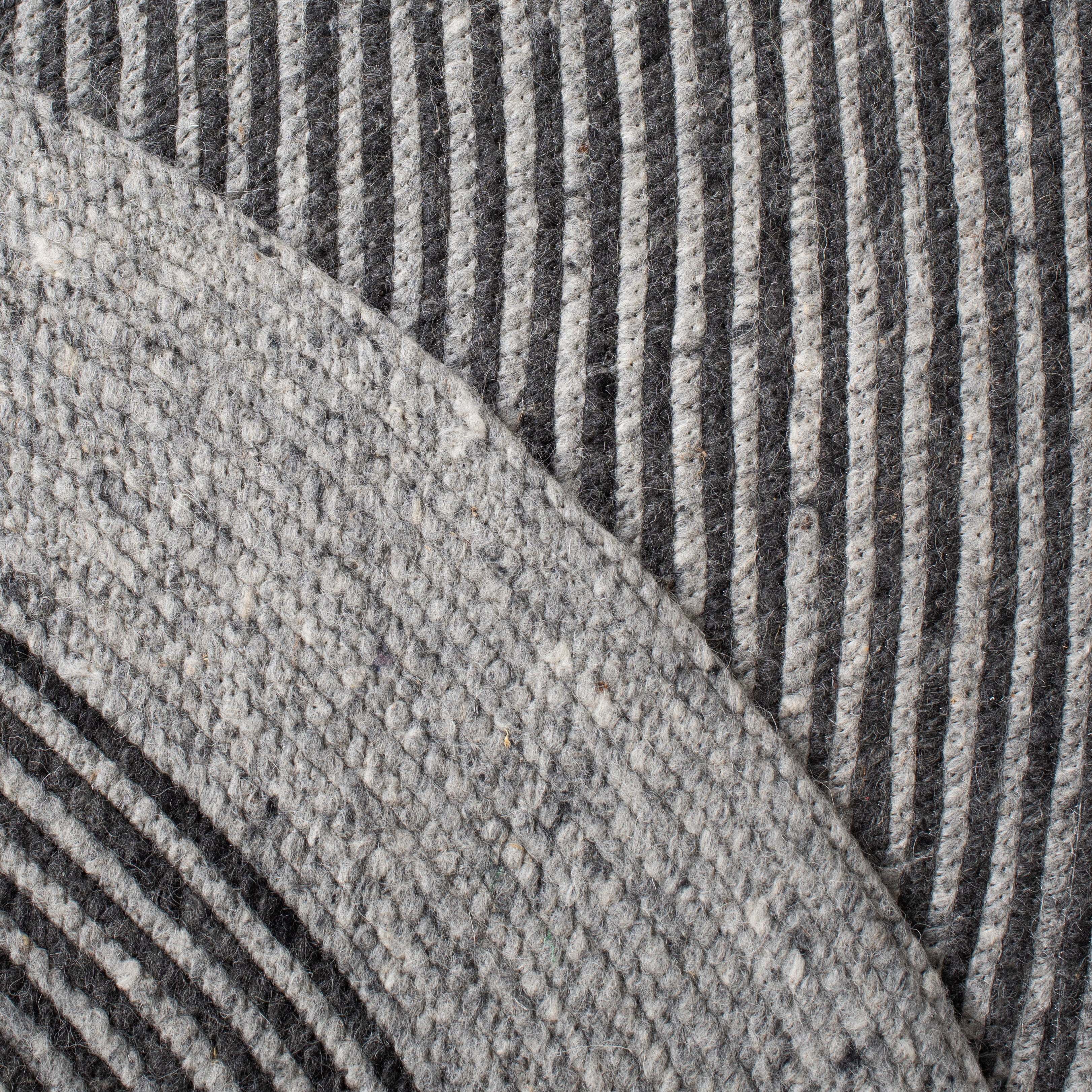 SAFAVIEH Braided Lars Geometric Reversible Area Rug, Gray/Black, 7' x 7' Round