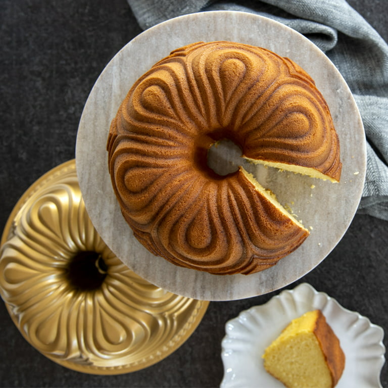 Nordic Ware - Square Bundt Cake Pan - gold version