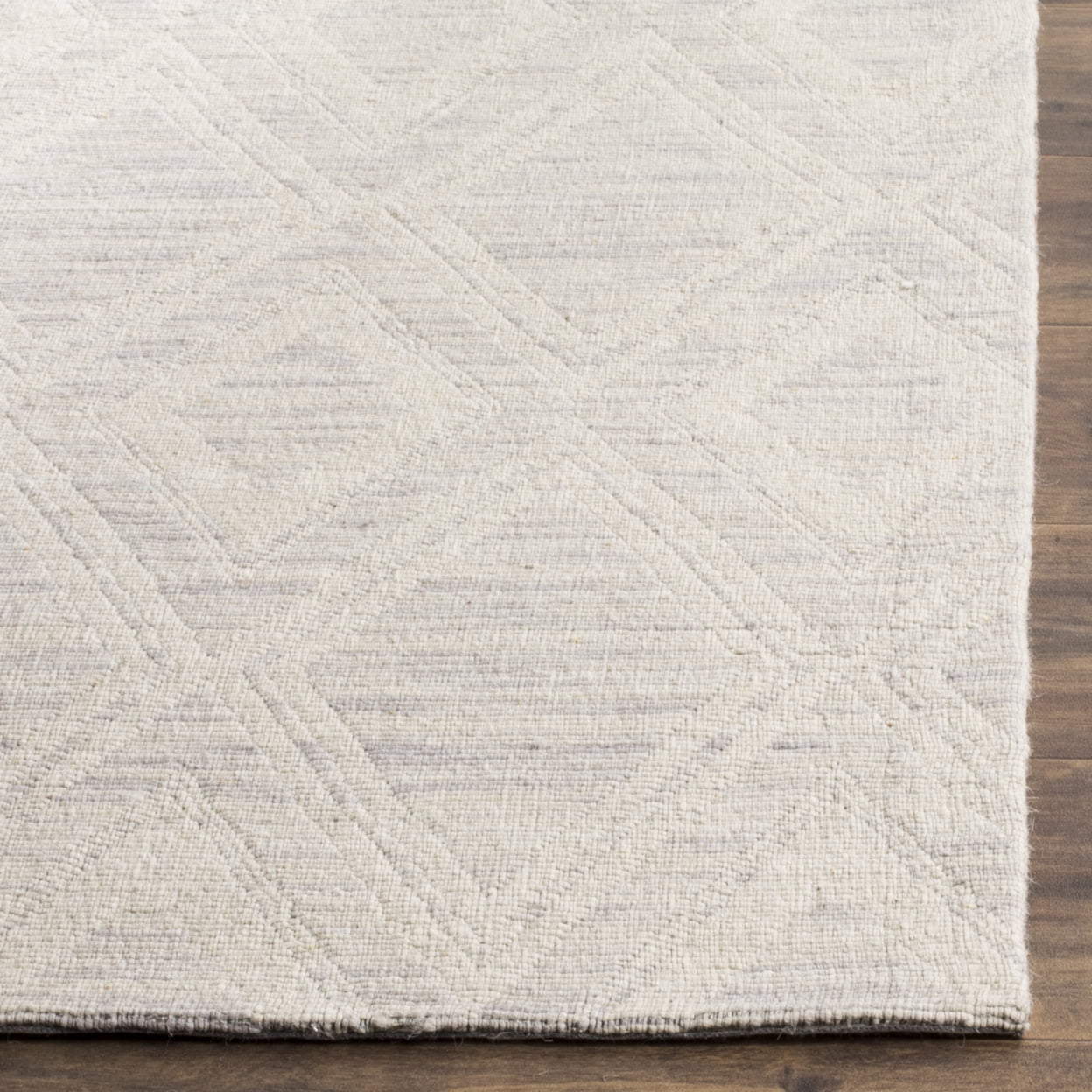 SAFAVIEH Marbella Alicia Geometric Diamonds Wool Area Rug, Silver/Ivory, 6' x 6' Round