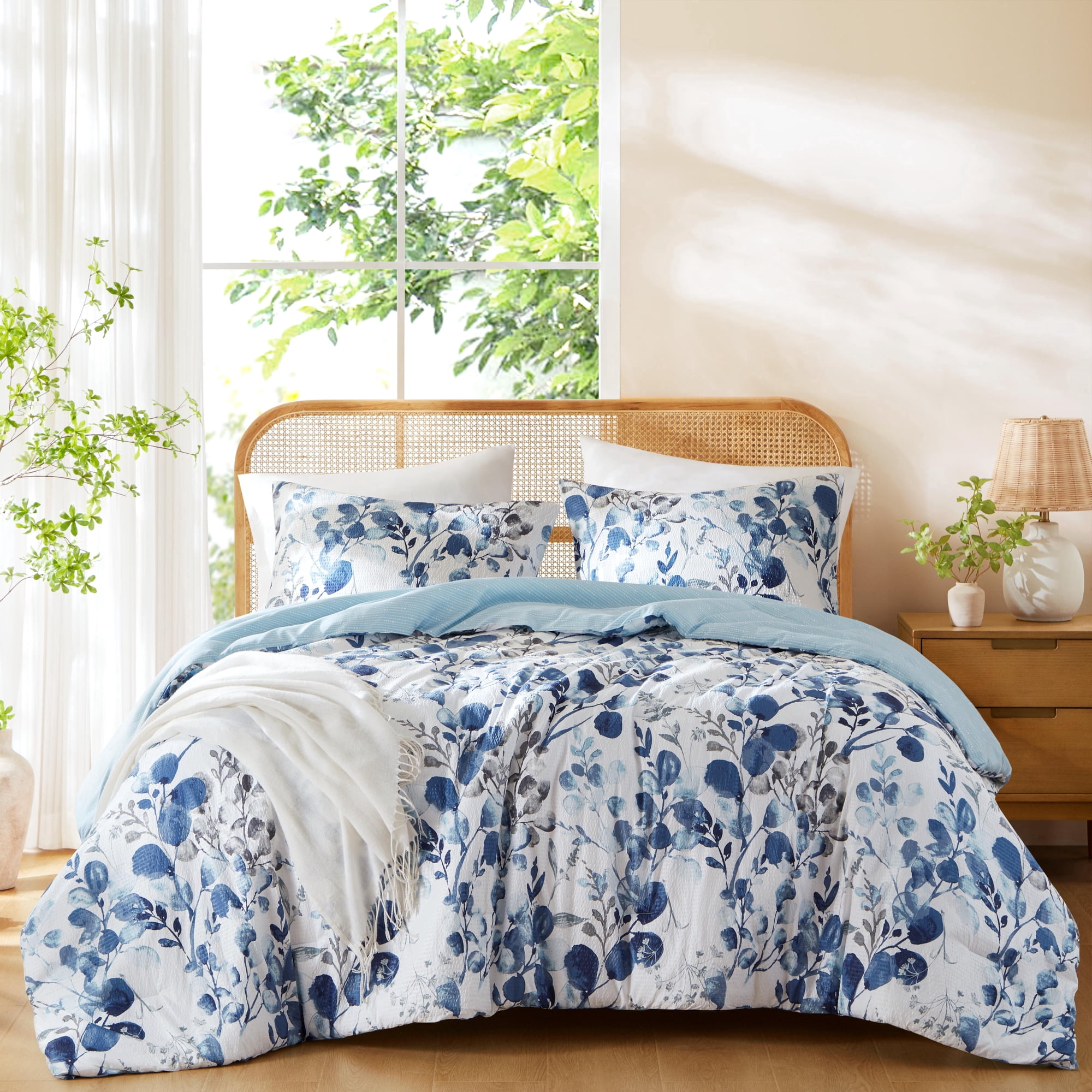 Regency Heights Full/Queen Comforter Sets, Reversible Seersucker Floral Bedding Sets, 3 Piece Lightweight Navy/Blue Botanical Flowers Comforter Bed Set with Pillow Shams