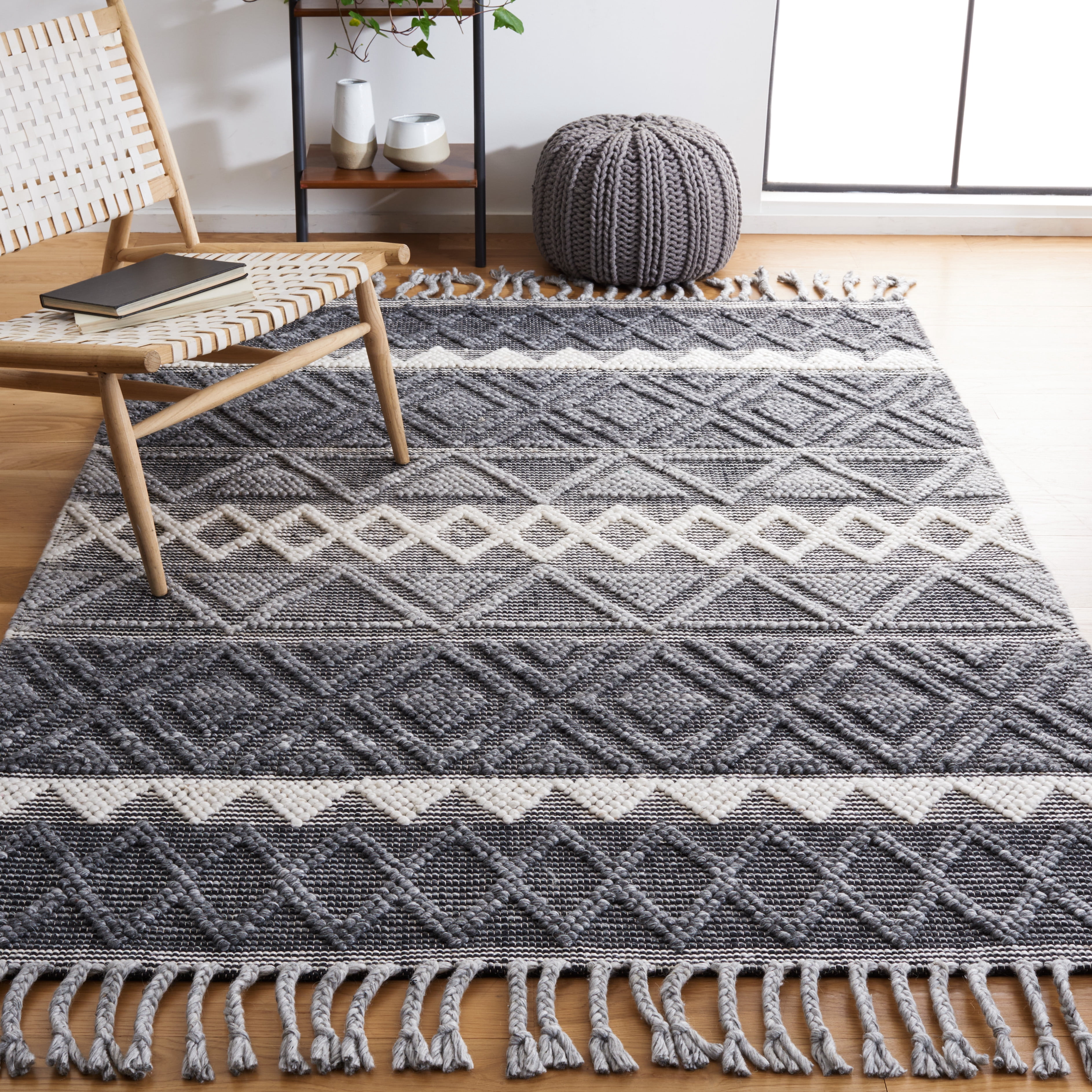 SAFAVIEH Natura Rebecca Southwestern Area Rug, Charcoal/Ivory, 5' x 8'