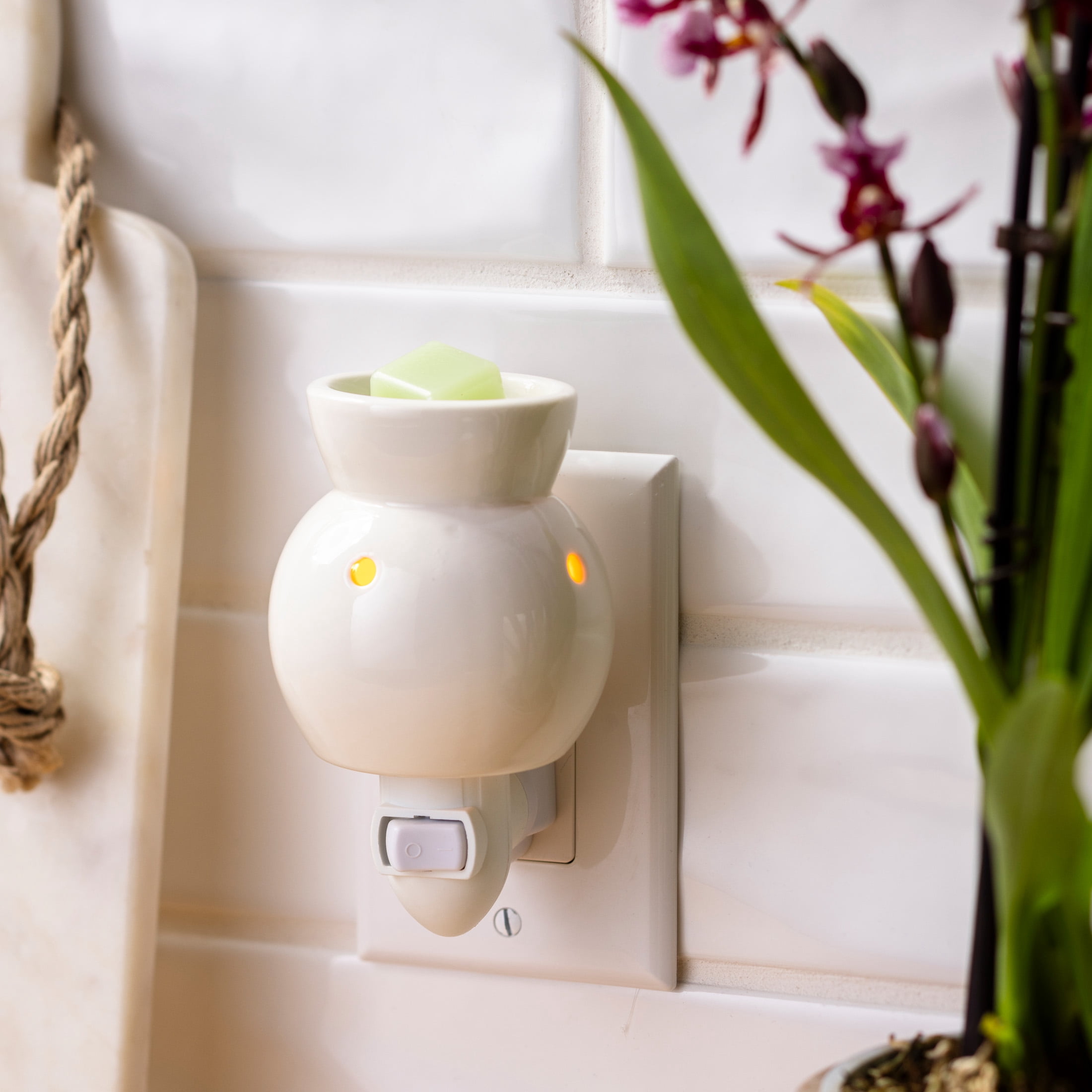 Mainstays Modern Glam Bubble Pluggable Wax Melt Warmer, Arctic White Finish