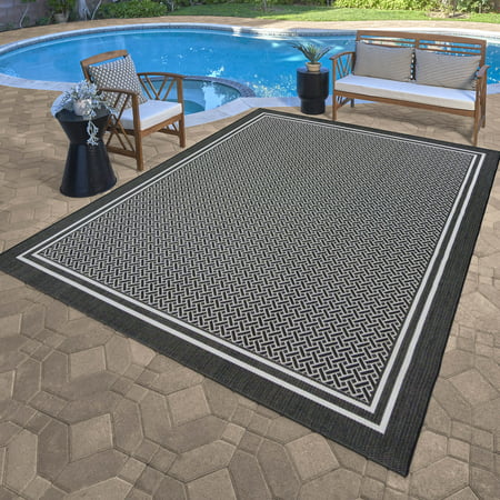 Paseo 8' x 10' Black and White Outdoor Rug
