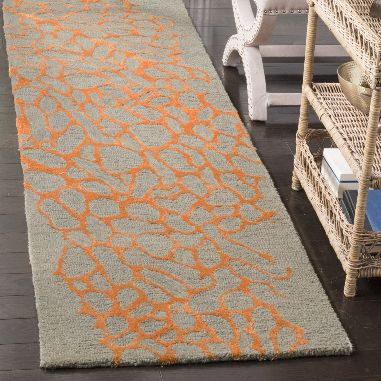 Safavieh  Handmade Blossom Alicia Modern Floral Wool Rug Grey/Orange 4' 4' Round Indoor,Handmade Round