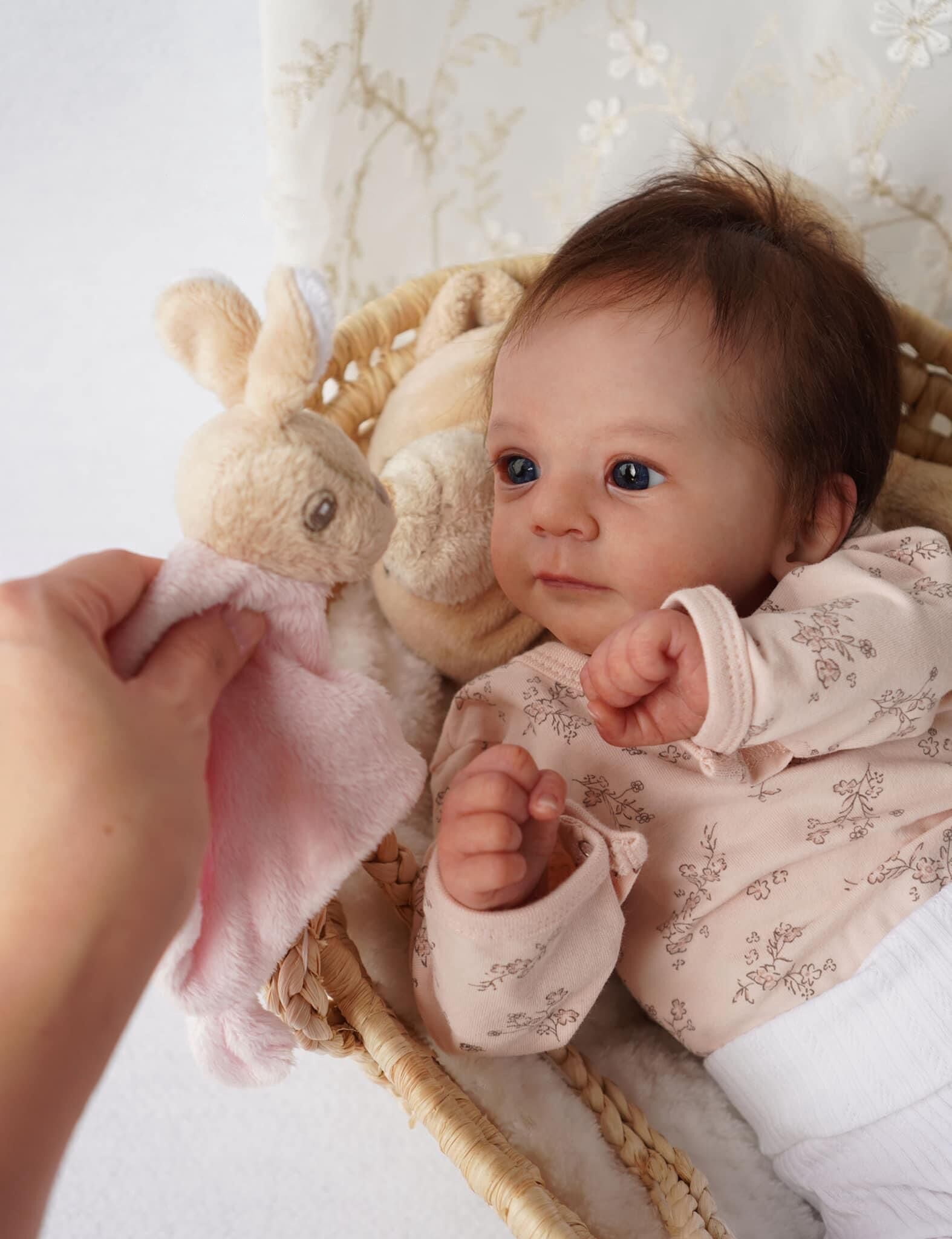 iCradle Lovely Lifelike Baby Dolls Girl 19 inch 48 cm Realistic Babies Soft Cloth Body Rooted Hair Birthday Gift for Kids 3+