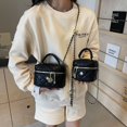 thumbnail image 2 of Bolso bandolera pequeño estilo Chanel con cadena de diamantes para mujer, novedad de verano 2025, diseño nicho, bandolera cuadrada pequeña., 2 of 4