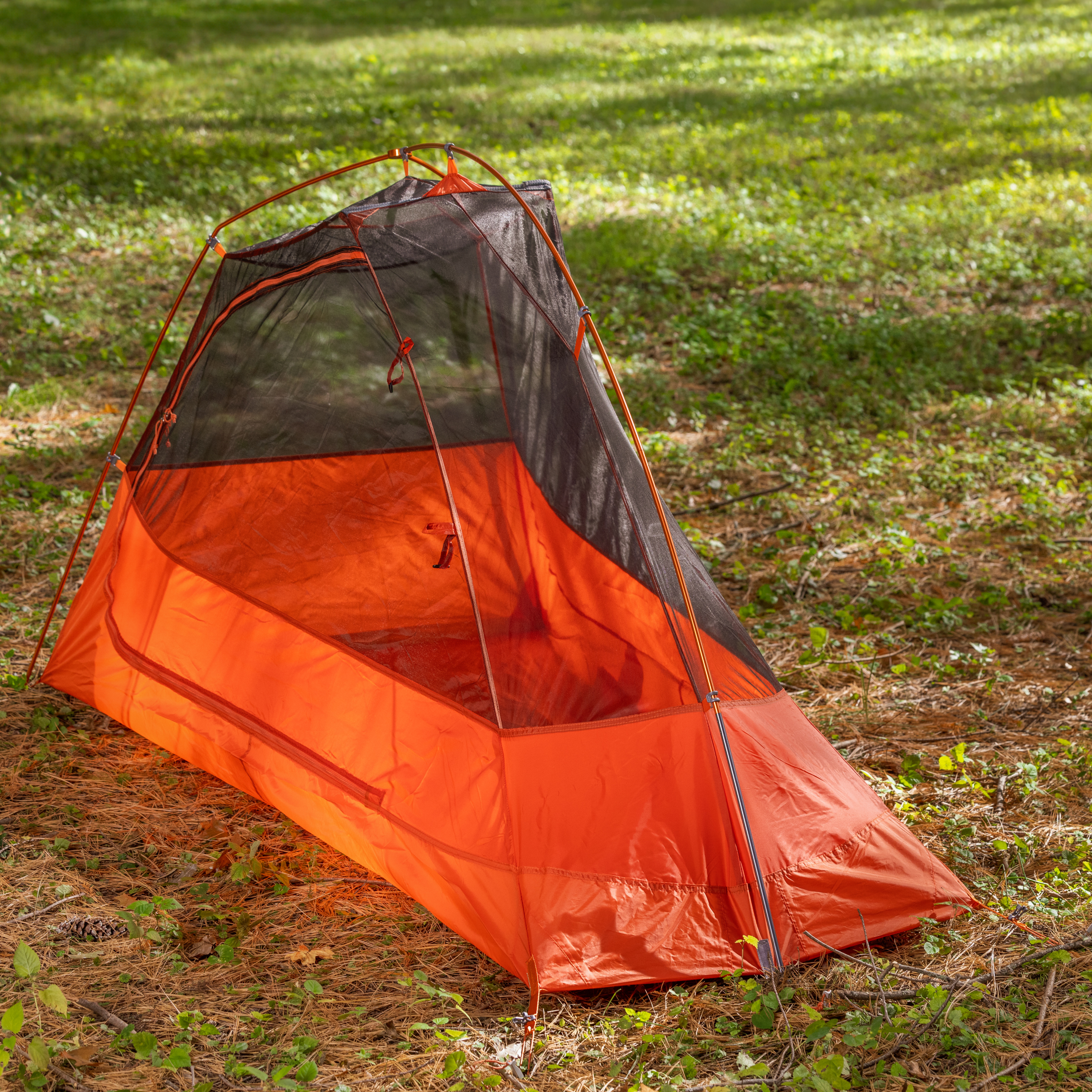 Carpa Ligera para Mochilero de 1 Persona Ozark Trail, 83 x 51 x 39 pulgadas, Peso de Carga 3.65 lb, Gris y Naranja 7