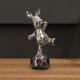 thumbnail image 5 of Artesanía escultura de animales pequeños estatuilla decoraciones galvanoplastia para mesitas de noche, superficie de repisa de chimenea artesanía Conejo en fútbol Soledad sostenedor del estante, 5 of 9