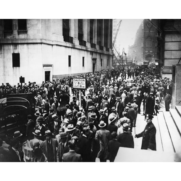 Wall Street Crash, 1929. /Ncrowds Gathered Outside The New York Stock
