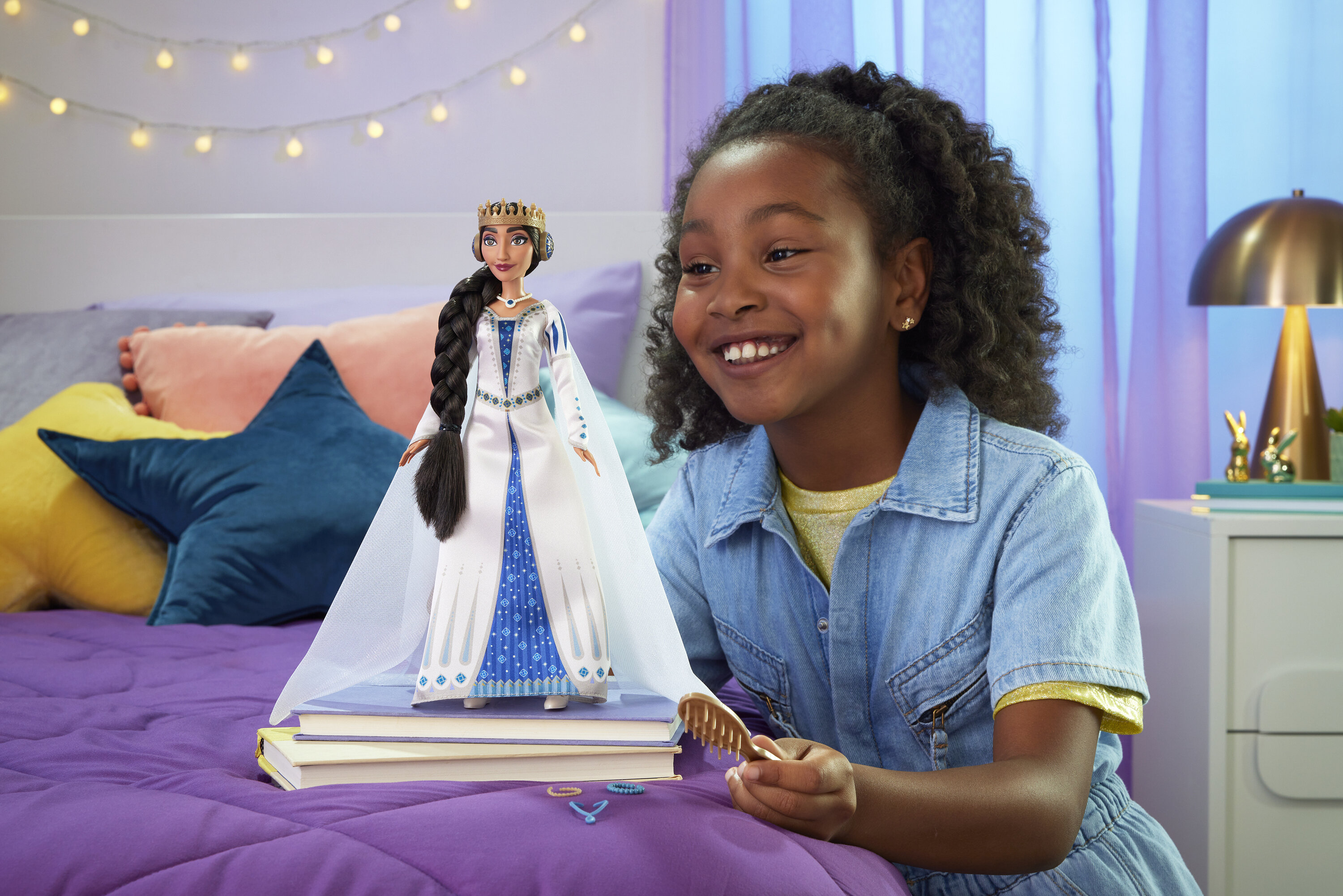 Disney Wish Queen Amaya of Rosas 11 inch Fashion Doll, Posable Doll & Accessories - image 3 of 7