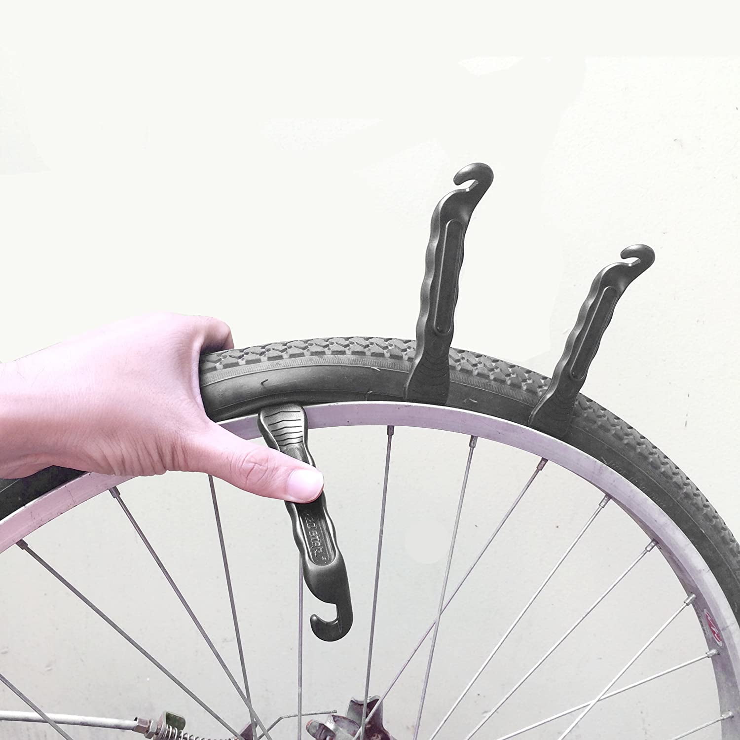 Sunlite Bicycle Steel Tire Levers-Set of Three-fit over spokes to stay in place 