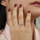 thumbnail image 4 of JeenMata Anillo de Compromiso con Halo de Moissanita de Corte Redondo de 1 Quilate en Oro Blanco de 18 K sobre Plata, 4 of 6