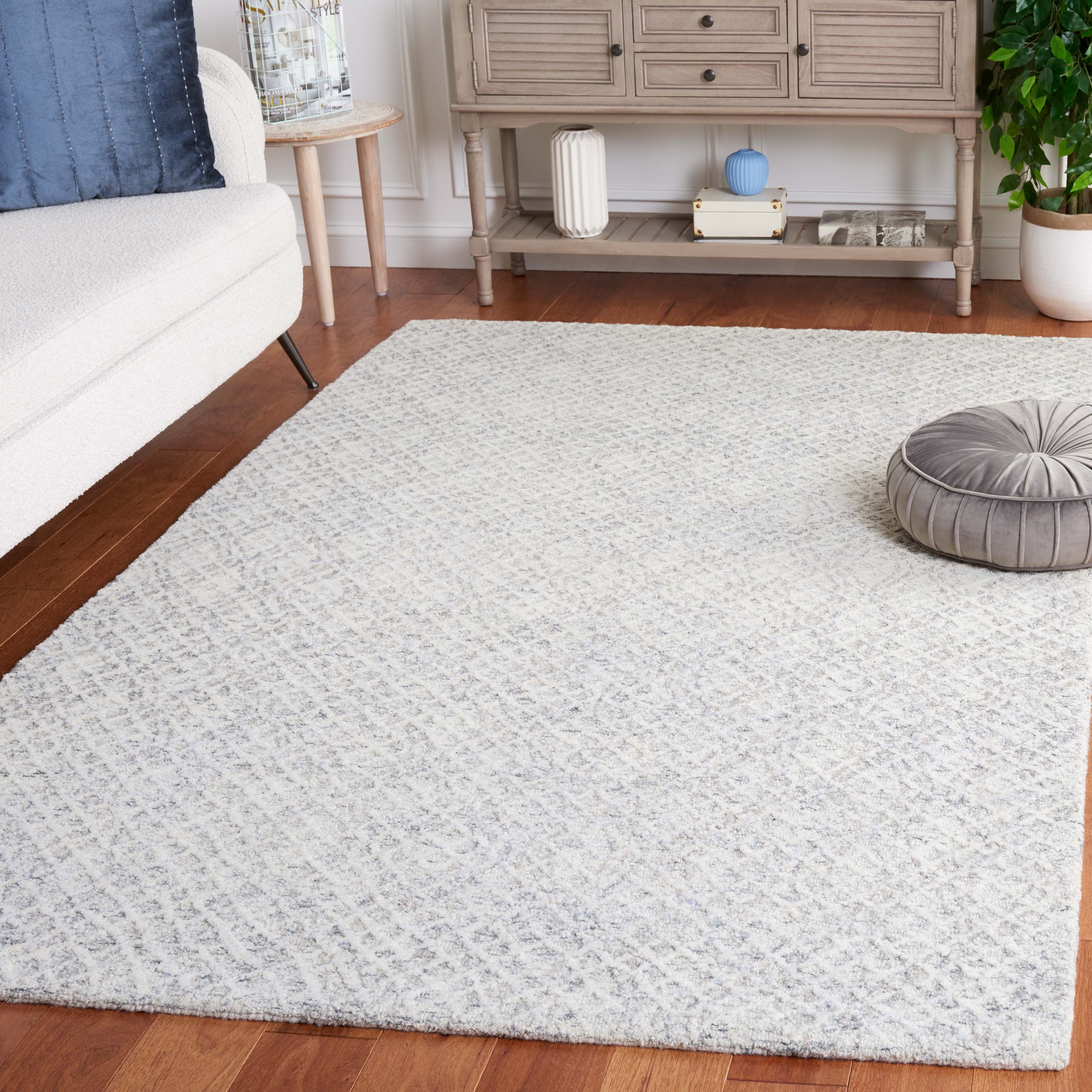 SAFAVIEH Ebony Abagail Diamond Area Rug, Grey/Ivory, 6' x 9'