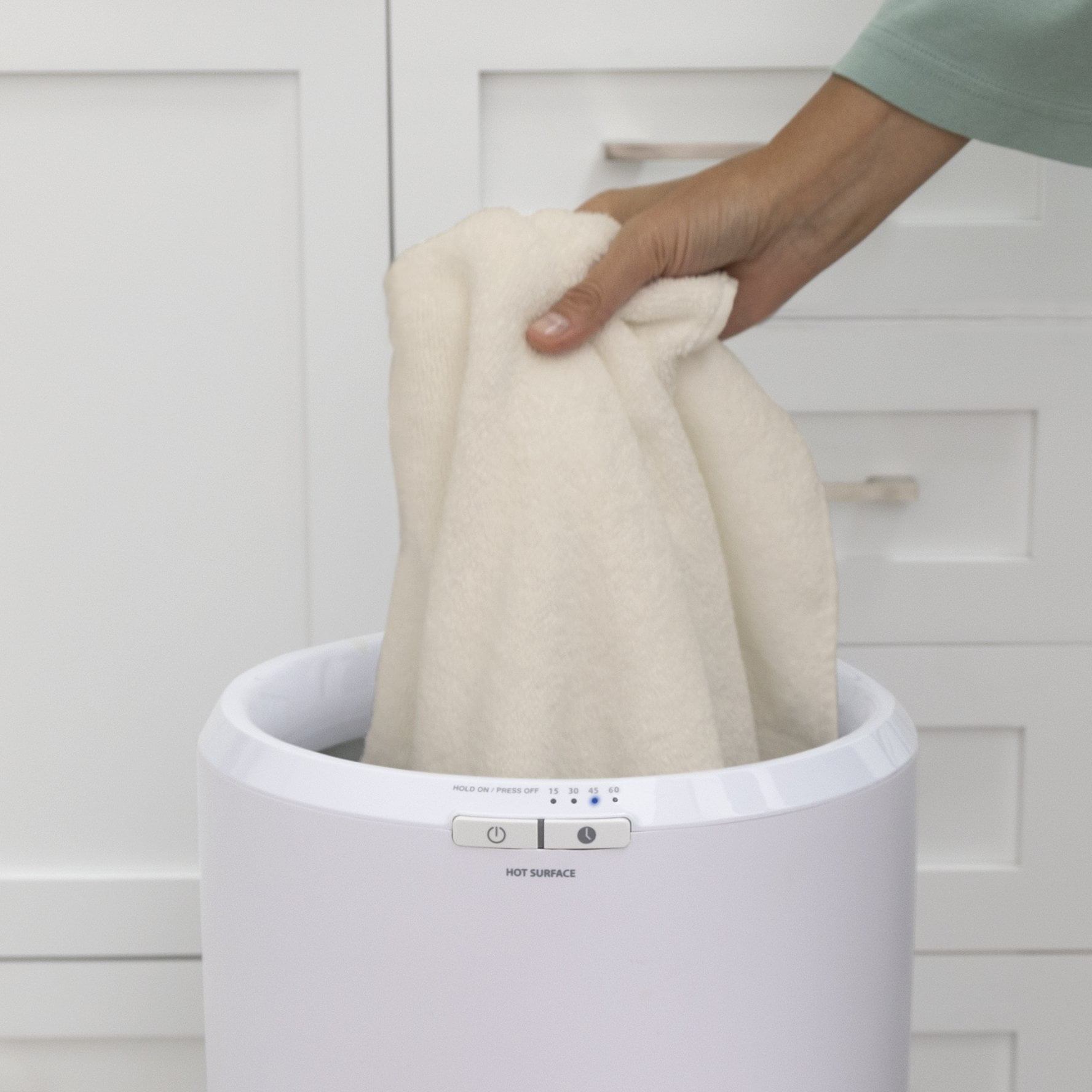 Zadro Ultra Large Luxury Bucket-Style Towel Warmer with Auto Shut off and 4  Timer Settings for Bathroom, White - Walmart.com