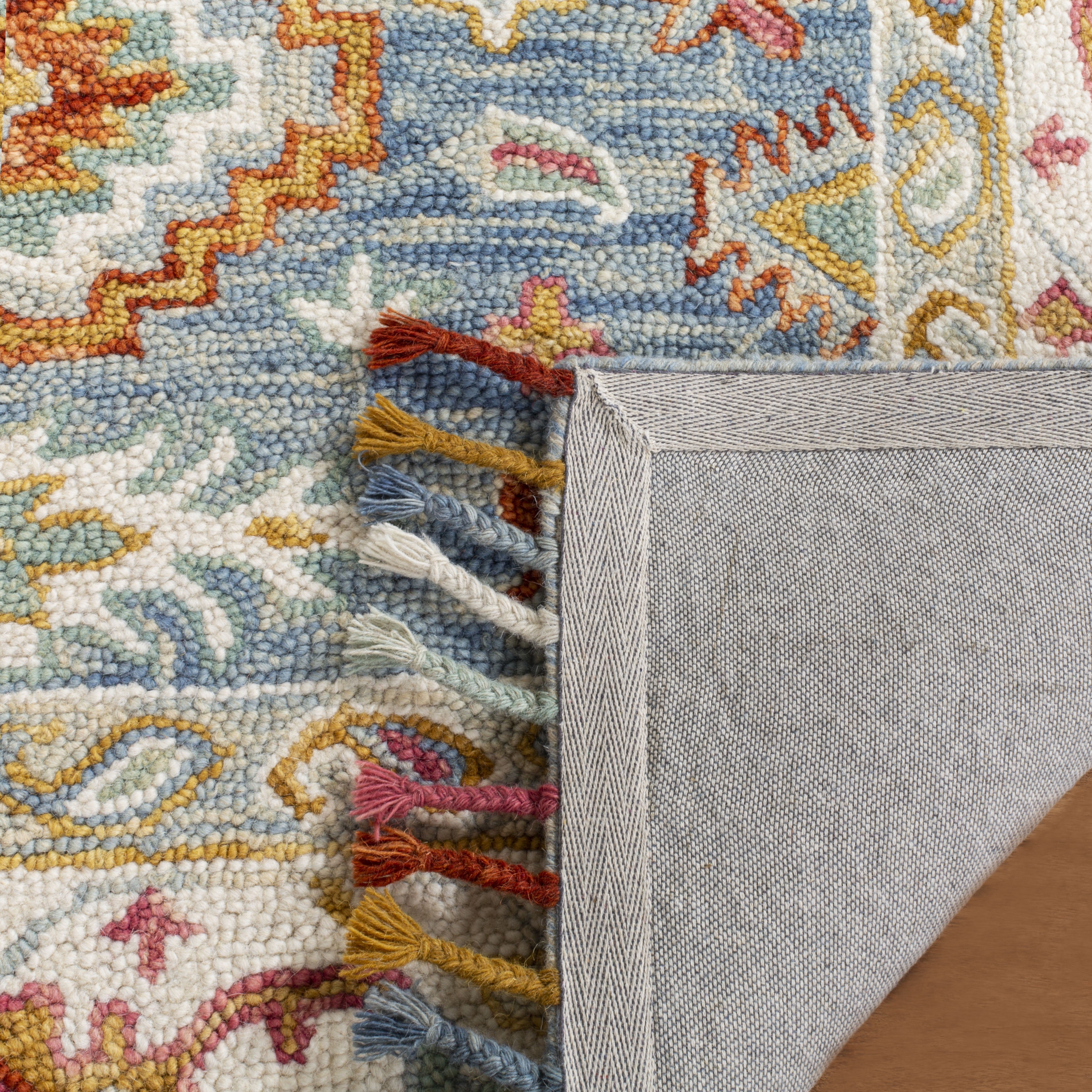 SAFAVIEH Aspen Ronnette Floral Wool Area Rug, Blue/Ivory, 5' x 8'