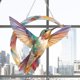 thumbnail image 4 of Vitral colgante de colibrí | Atrapasol acrílico colorido para pájaros | Adorno decorativo para ventana, jardín, patio y hogar | Regalo único para amantes de las aves y decoración de exteriores, 4 of 9