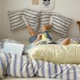thumbnail image 3 of Juego de cama de rayas atrevidas, 3 of 6