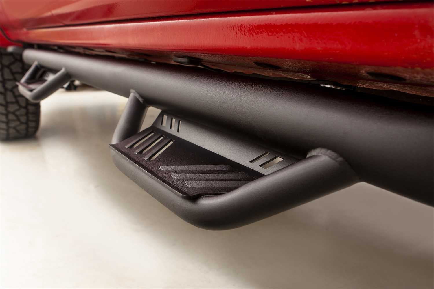 Lund 34641020 Terrain Hx Step Step Nerf Bar, Black