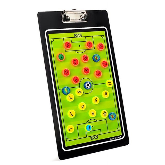 El tablero de estrategia de fútbol del entrenador de fútbol de cuero artificial del portapapeles del entrenador de fútbol está equipado con piezas de ajedrez y rotuladores.