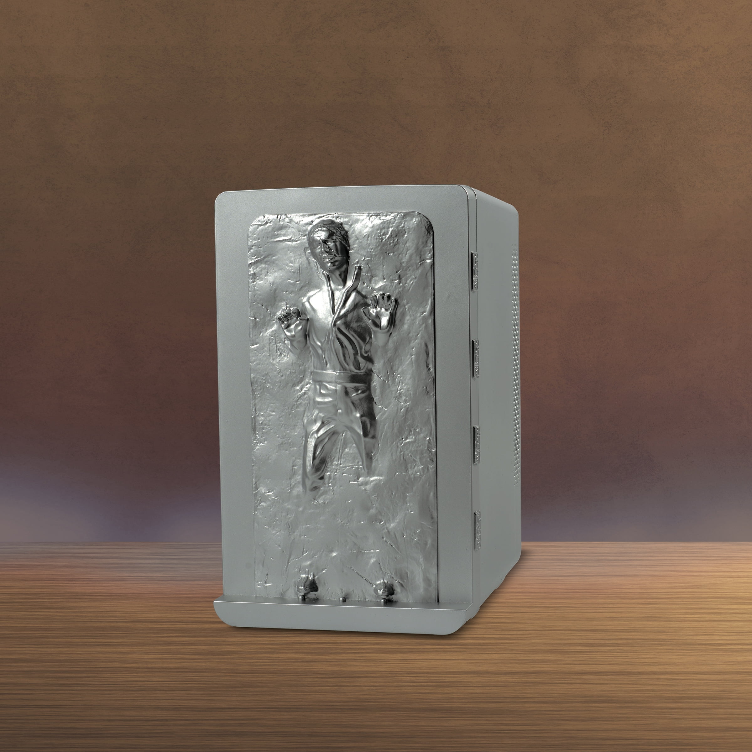 Ukonic  Star Wars Han Solo 4.5L 8xCan Mini Fridge Thermoelectric Cooler Ac/DC