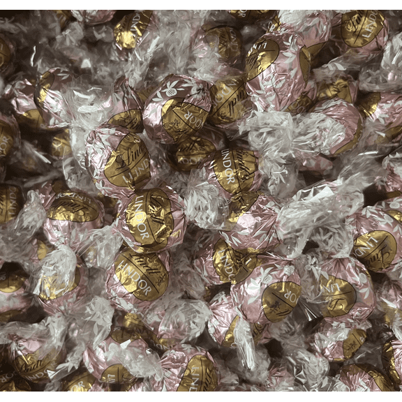 Lindt Lindor Neopolitan White Chocolate Truffles, Bulk Pack 1 LBS Seasonal
