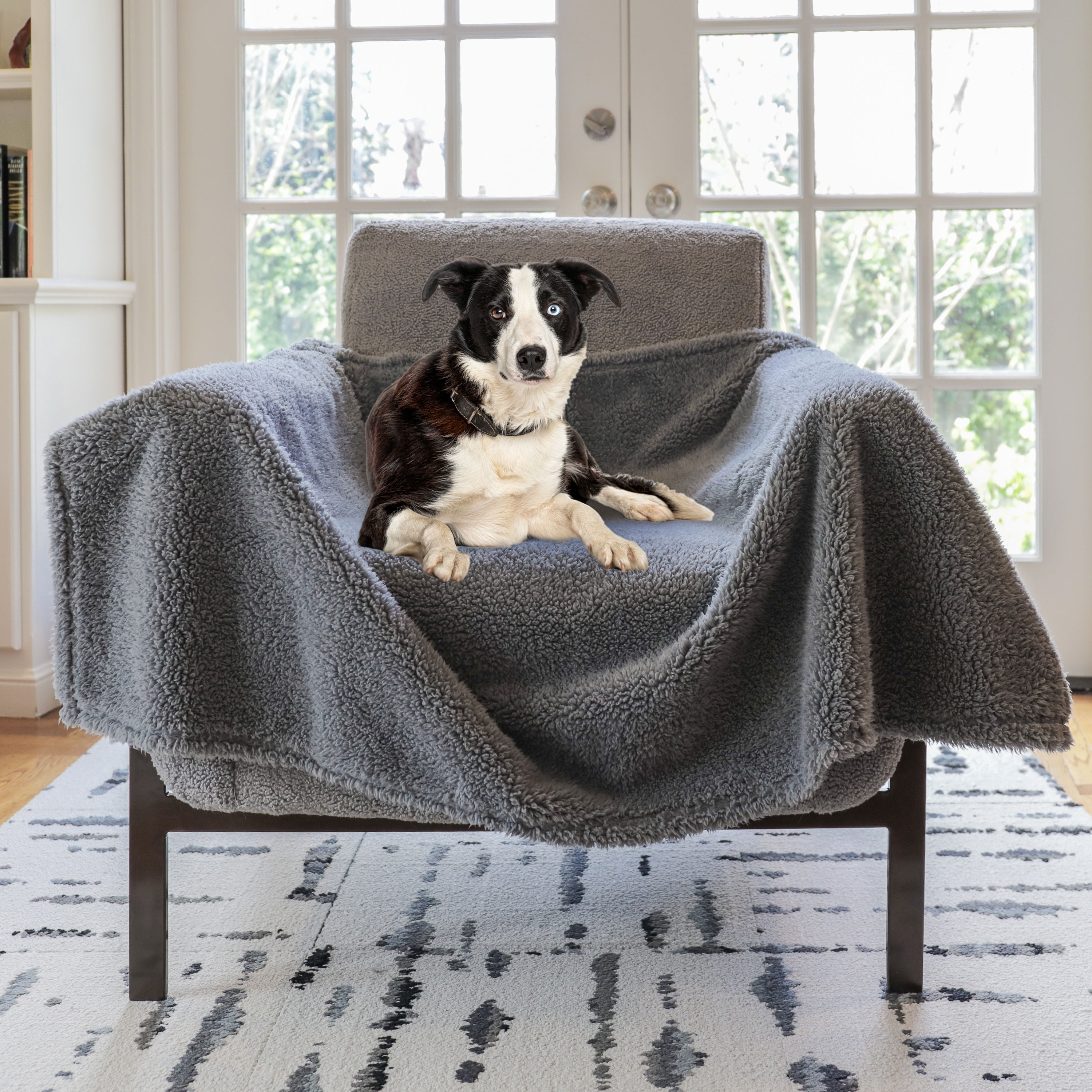 rocket & rex Medium Waterproof Dog Blanket, Grey, Washable Waterproof Pet Blanket Protects Beds, Couches & Other Furniture, Premium Fleece Fabric with Reversible Faux Suede, 30" x 40" (Pack of 1)