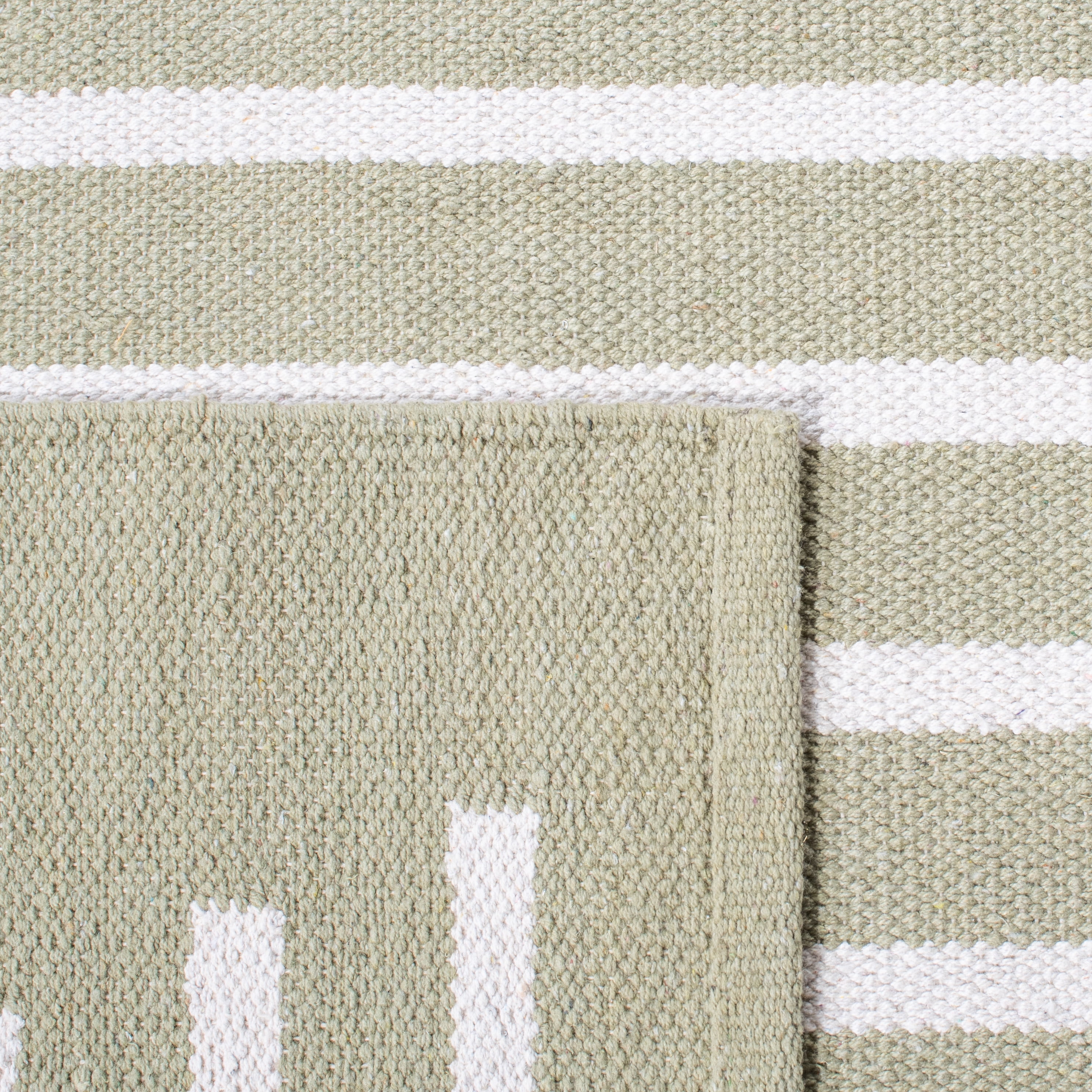 SAFAVIEH Montauk Amadine Striped Cotton Area Rug, Light Green/Ivory, 4' x 6'