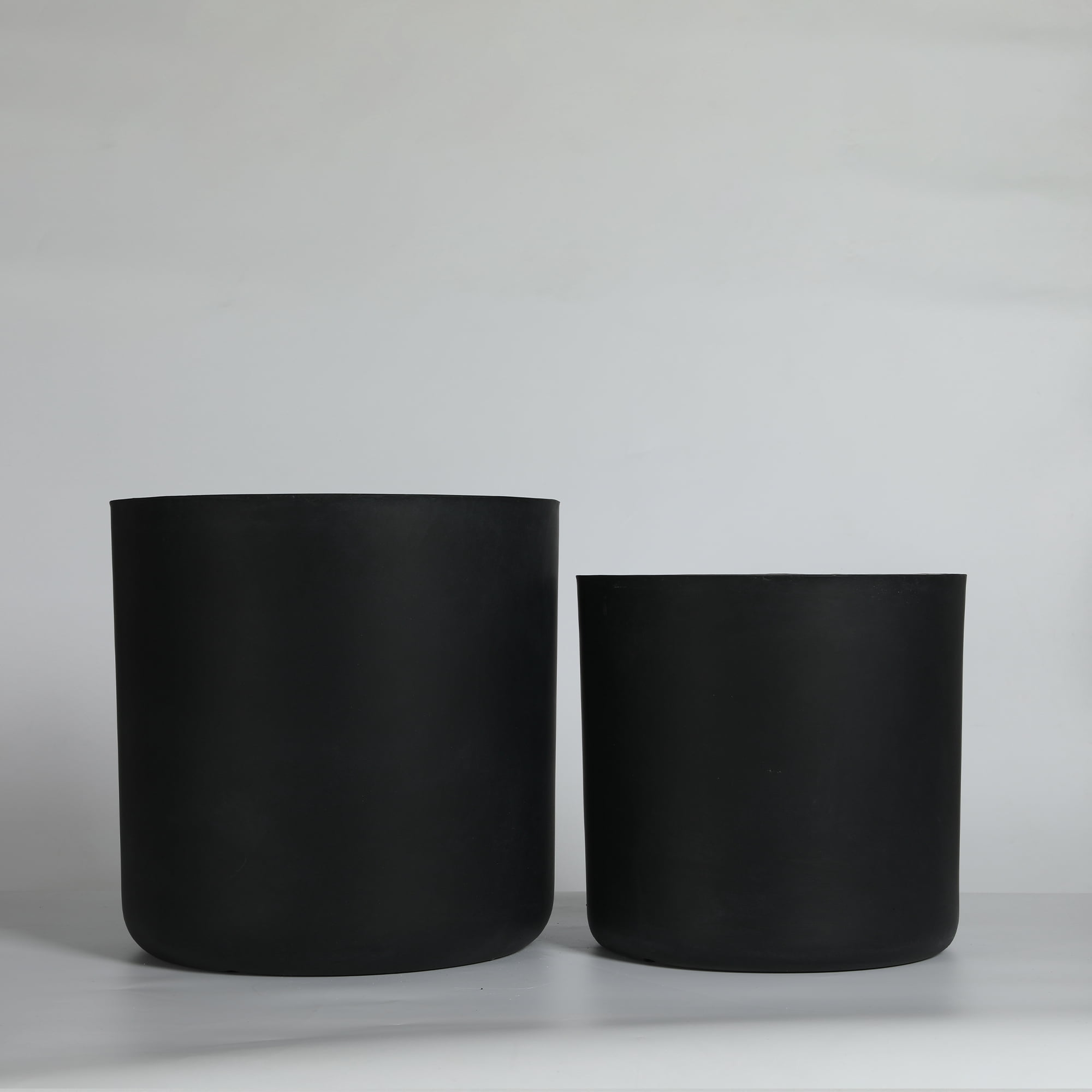 Leumius Concrete Planter Set of 2,Rustic Large Outdoor Indoor Handmade Decorative Planter with Drainage Holes for Home Garden Patio,13" x 13" & 16" x 16",Black
