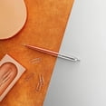 thumbnail image 4 of Bolígrafo Parker Jotter Core Naranja Acero Inoxidable Terminado En Cromo Tinta Azul Punto Mediano Parker Unisex, 4 of 4