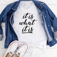 thumbnail image 2 of Camisa con estampado de letras, cuello redondo, manga corta, informal, suave, de gran tamaño, con estampado de letras, top de verano para mujer, blanco (letra negra) L, 2 of 4